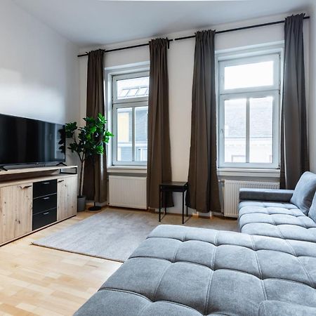 Cozy Apartment Steps Away From Subway Station Wien Exterior foto
