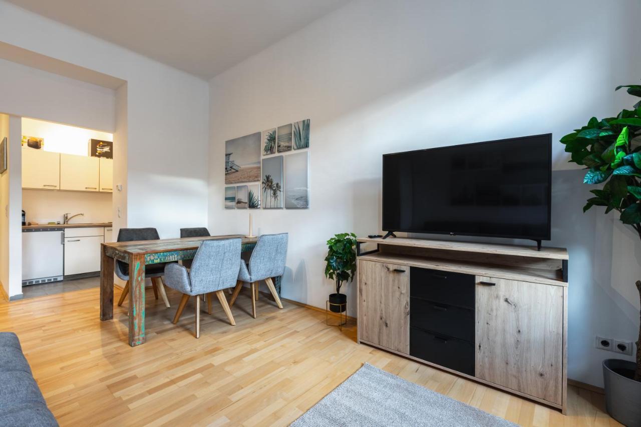 Cozy Apartment Steps Away From Subway Station Wien Exterior foto