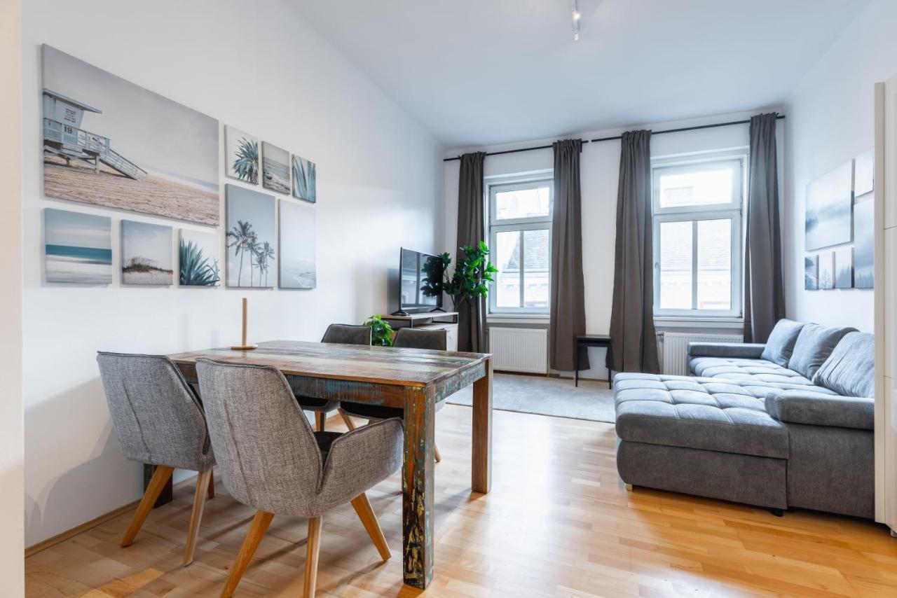 Cozy Apartment Steps Away From Subway Station Wien Exterior foto