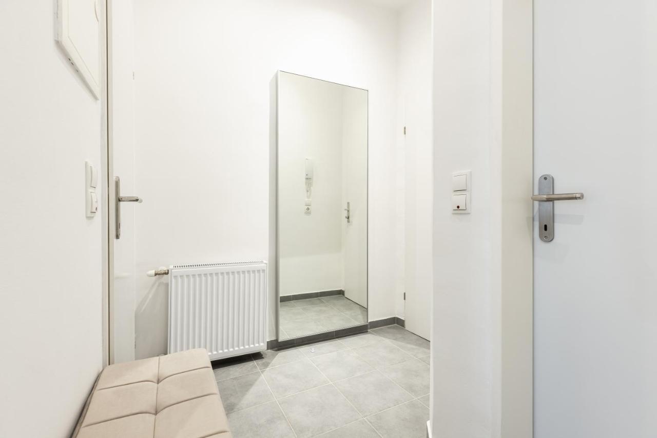 Cozy Apartment Steps Away From Subway Station Wien Exterior foto